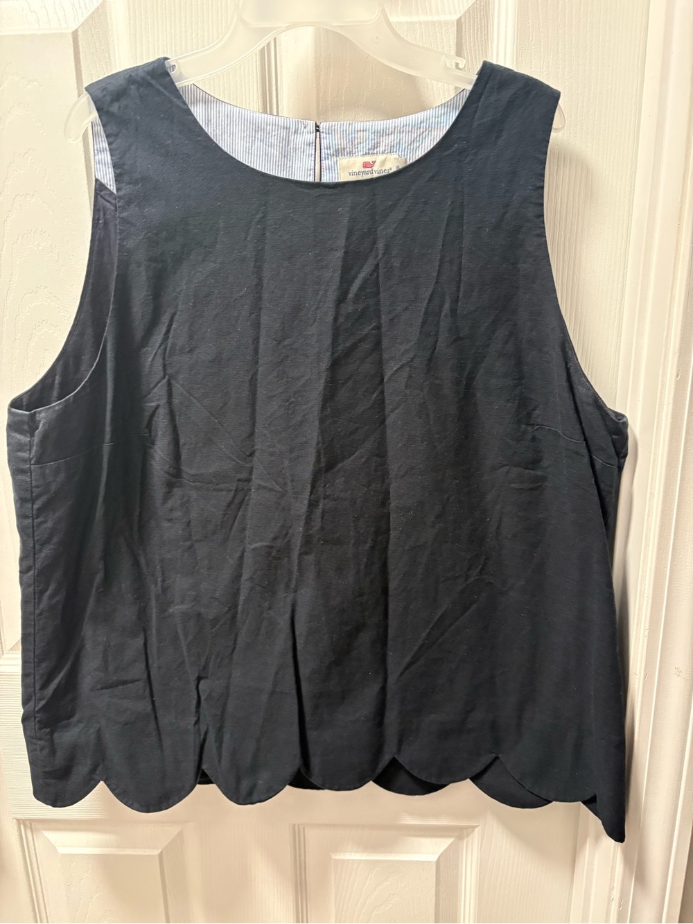 Vineyard Vines Navy Sleeveless Scalloped-Hem Tank